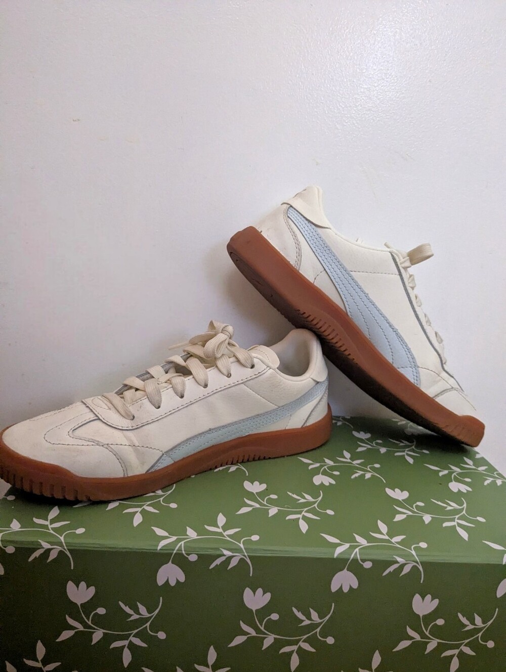 Puma Low-Top Cream & Light Blue Gum Sole Sneakers